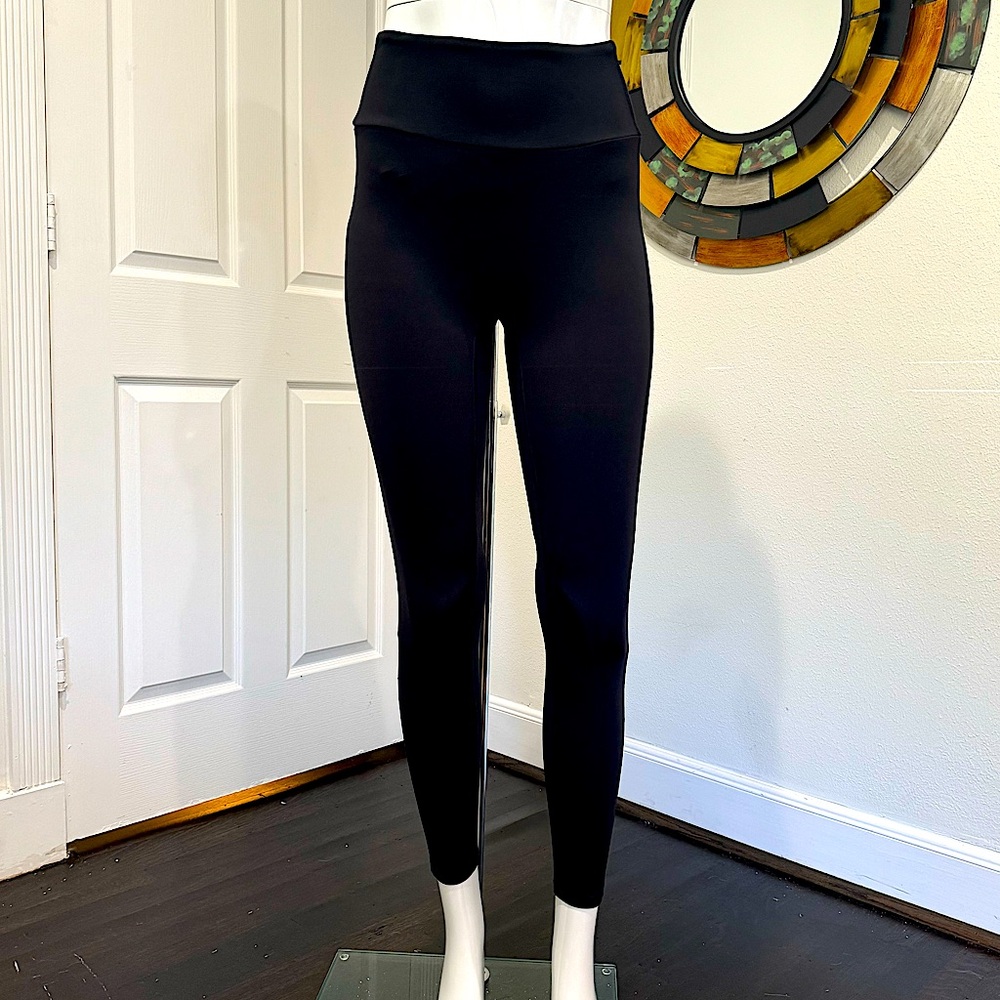COSMOLLE black leggings, lightly rouched booty seam, built in panties, size M